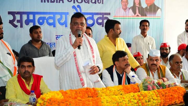 कांग्रेस के यूपी प्रभारी और महासचिव अविनाश पांडे ने भविष्यवाणी कर दी है कि प्रधानमंत्री नरेंद्र मोदी को वाराणसी लोकसभा सीट से हार मिलने वाली है. उन्होंने भरोसा जताया है कि पीएम मोदी के खिलाफ चुनाव लड़ रहे कांग्रेस प्रत्याशी अजय राय इस बार उन्हें मात देने वाले हैं. अजय राय उत्तर प्रदेश कांग्रेस अध्यक्ष भी हैं.