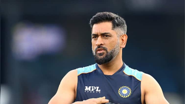 MS Dhoni Cannot Become Team India Head Coach Rahul Dravid Reason Revealed MS Dhoni Cannot Become India Head Coach. Here's Why