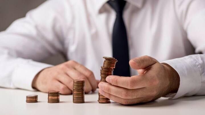 আবেদনকারীর একটি ব্যাঙ্ক অ্যাকাউন্ট থাকা বাধ্যতামূলক। ২৪ বছরের উর্ধ্বে এবং ৭০ বছরের মধ্যে বয়স হলেই যে কেউ এই ঋণের জন্য আবেদন করতে পারেন। ছবি- ফ্রিপিক