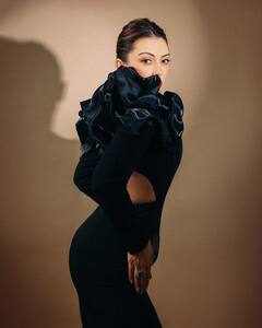 Hansika Motwani PHOTO: હંસિકા મોટવાણીએ ફિગર હગિંગ બ્લેક ગાઉનમાં લૂંટી મહેફીલ