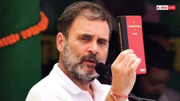 बिहार की 40 में से 40 सीटों को लेकर एक युवा ने कहा कि बिहार में अब तक कोई बड़ा काम नहीं हुआ, कोई भी बड़ी इंडस्ट्री नहीं खुली, न ही यहां शिक्षा, ना विश्वास ना ही रोजगार किसी पर बात होती है.