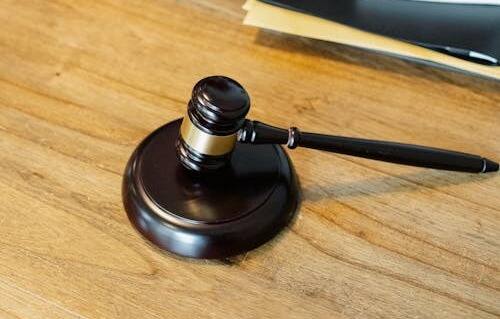 மாக்ஸிமம் ரீடைல் ப்ரைஸ் ஆக்ட் (Maximum Retail Price Act) 2014 படி MRP விலையை விட அதிக விலைக்கு விற்பனை செய்தால் அது சட்டப்படி குற்றம்.