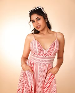 Faria Abdullah Photos: సమ్మర్ కూల్ డ్రెస్ లో అదిరిపోయిన చిట్టి - కాస్త ఆగండయ్యా అంటూ ఫ్యాన్స్ కి క్యూట్ రిక్వెస్ట్