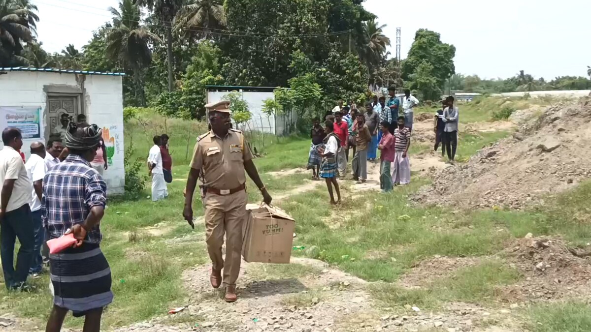 சீர்காழி அருகே கழிவுவறை தொட்டியில் கிடந்த பெண் எலும்புக்கூடு - தடயவியல் நிபுணர்கள் ஆய்வு