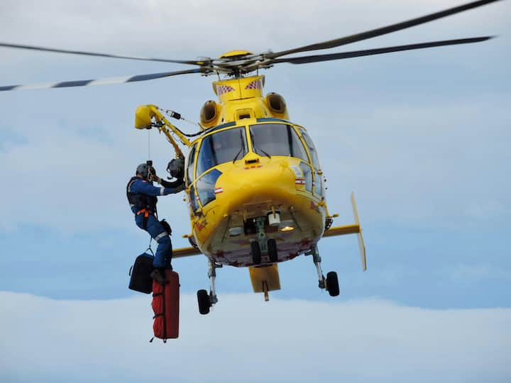 इसके अलावा इसे खरीदने के बाद उड़ाने को लेकर काफी नियमों को फॉलो करना होता है. यदि इसे रेंट पर भी देना है तो हेलिकॉप्टर उड़ाने के लिए कलेक्टर. जिला प्रशासन आदि से अनुमति लेनी आवश्यक होता है.