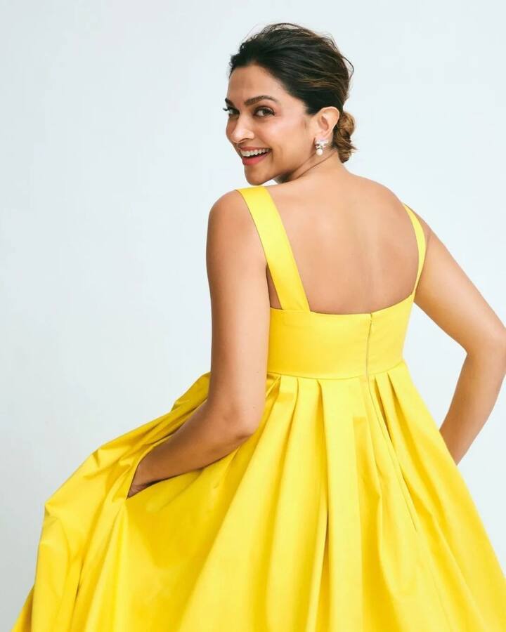 यानंतर ही अभिनेत्री लवकरच रोहित शेट्टीच्या मोस्ट अवेटेड चित्रपट 'सिंघम अगेन'मध्ये 'लेडी सिंघम'च्या भूमिकेत दिसणार आहे, जो यावर्षी चित्रपटगृहात दाखल होऊ शकतो.(pc: deepika padukone insta)