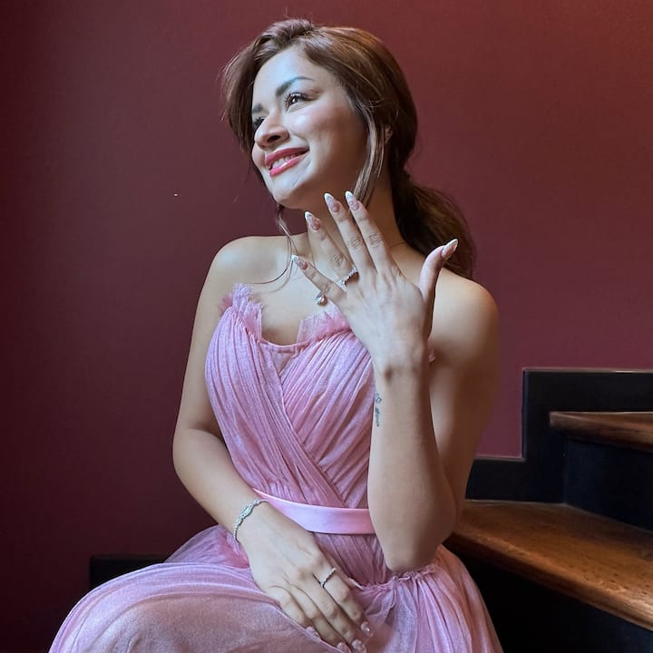 अभिनेत्री अवनीत कौरने तिच्या करिअरची सुरुवात बालकलाकार म्हणून केली होती, पण आज तीने  सोशल मीडियावर खळबळ माजवली आहे.