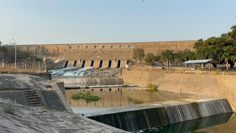 Salem news Mettur Dam water flow has dropped from 1432 cubic feet to 795 cubic feet - TNN மேட்டூர் அணையின் நீர்வரத்து 1,432 கனஅடியில் இருந்து 795 கனஅடியாக சரிவு