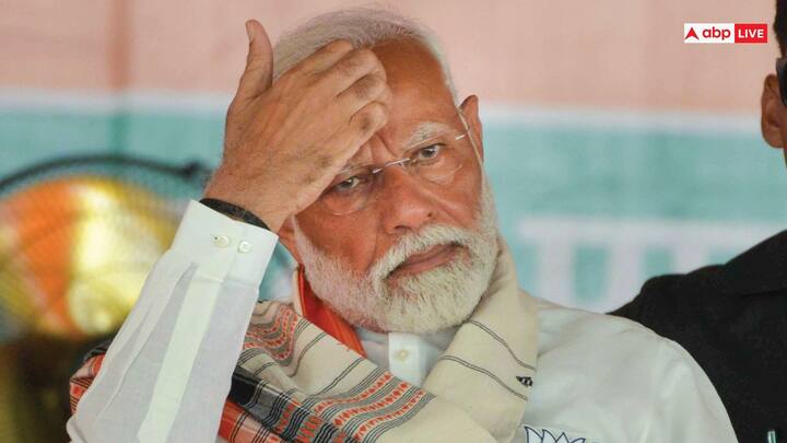 400 पार के नारे को लेकर युवाओं ने कहा कि यह सिर्फ एक नारा है. हर बार मोदी जी कोई ना कोई नया नारा लेकर आ जाते हैं. युवाओं को कहना है कि अगर बैलट पेपर पर चुनाव हो जाए तो बीजेपी की औकात समझ में आ जाएगी. कुछ इस तरह थे वाराणसी में युवाओं के बोल.