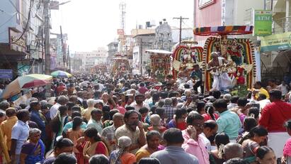 Thanjavur Perumal Garuda Vehicle Service from 25 Temples - TNN பாண்டுரங்கா!பாண்டுரங்கா!... தஞ்சாவூரில் 25 கோயில்களில் இருந்து பெருமாள்கள் கருட வாகன சேவை 