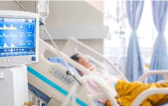 घटना के संबंध में जानकारी देते हुए एएसपी ऑपरेशन अनिल कुमार यादव ने बताया कि जनसभा स्थल पर सुरक्षा ड्यूटी में लगे सब इंस्पेक्टर शिवधनी यादव की अचानक तबीयत खराब हुई थी, जिसके बाद उन्हें जिला अस्पताल ले जाया गया.