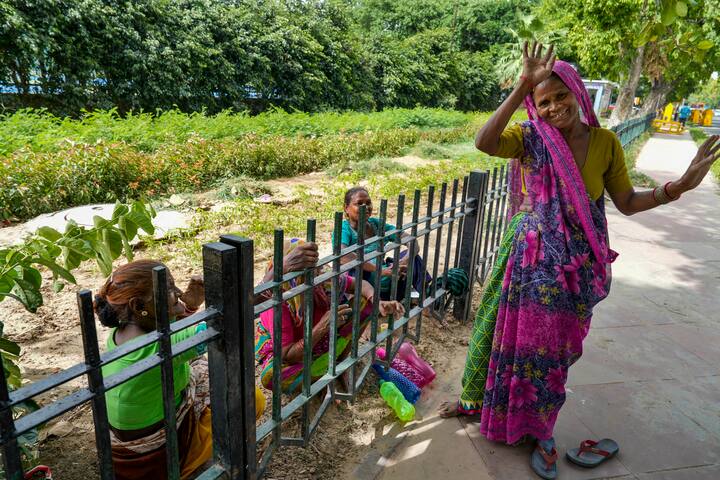 उन्होंने कहा कि दिल्ली में मुंगेशपुर, नरेला और नजफगढ़ जैसे क्षेत्र इन गर्म हवाओं की पूरी ताकत का अनुभव करने वाले पहले स्थान हैं. (फाइल फोटो)