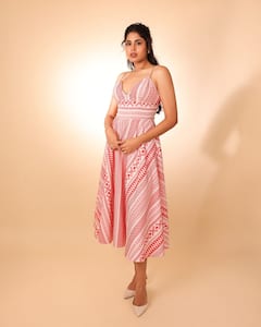 Faria Abdullah Photos: సమ్మర్ కూల్ డ్రెస్ లో అదిరిపోయిన చిట్టి - కాస్త ఆగండయ్యా అంటూ ఫ్యాన్స్ కి క్యూట్ రిక్వెస్ట్