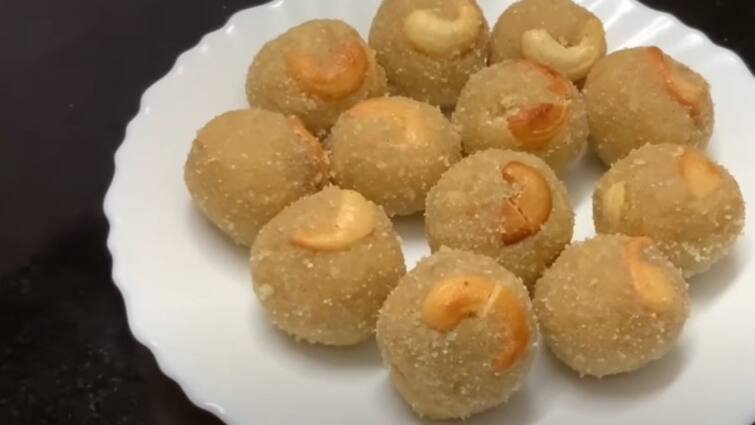 Aval laddu How to make Aval laddu Healthy Snack make it at home Aval laddu: ஆரோக்கியமான ஸ்நாக்ஸ் ஆப்சன் - சிவப்பு அவல் லட்டு - ரெசிபி இதோ!