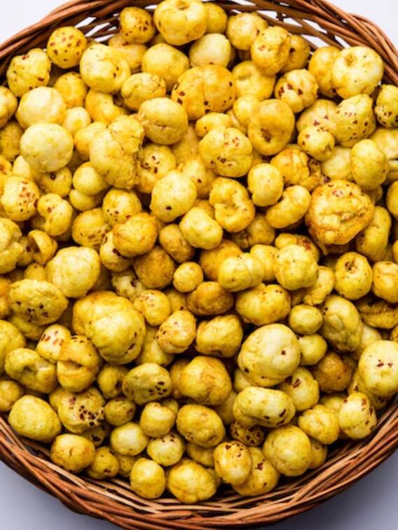 मखाना और गुड साथ खाने से शरीर को मिलेंगे कई लाभ