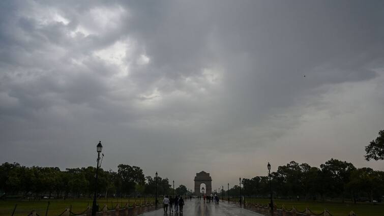 Delhi Light Rain Weather Update May 29 IMD Prediction Drizzle In Delhi Temperature Touched 50 Degrees Heavy Rain And Strong Winds In Delhi-NCR After Mercury Shattered Century Old Record Of 50 Degrees Celsius