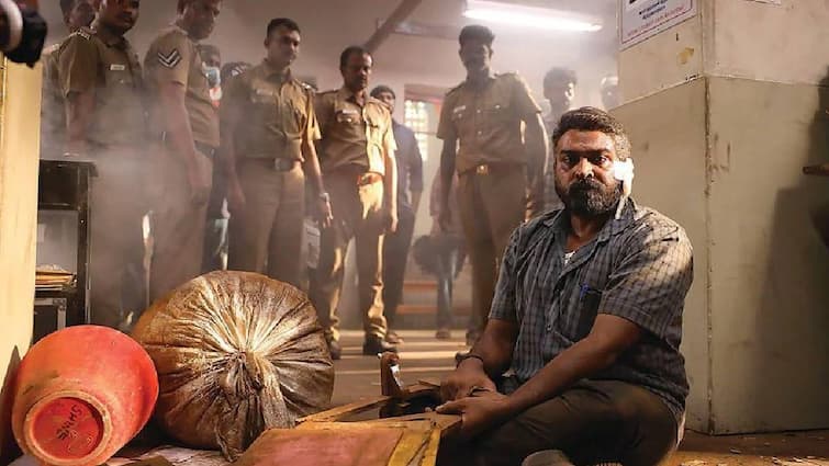 Vijay sethupathi's 50th film maharaja Trailer update revealed Maharaja Trailer: ரத்தம் சொட்ட சொட்ட நிற்கும் விஜய்சேதுபதி.. மகாராஜா படத்தின் ட்ரெய்லர் அப்டேட் இதோ!