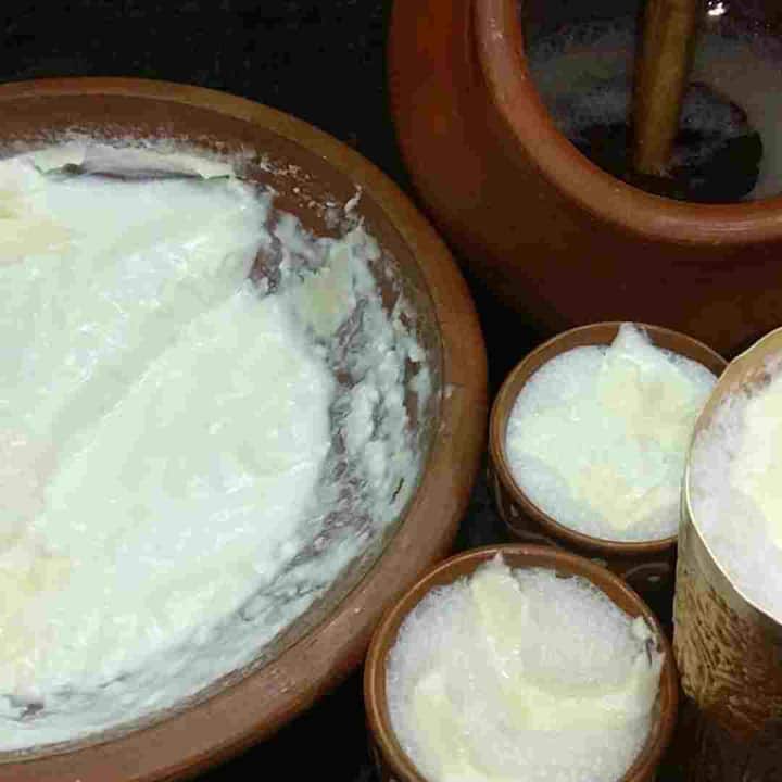 ਗਰਮੀਆਂ 'ਚ ਸਾਡੀ ਪਾਚਨ ਕਿਰਿਆ ਕਮਜ਼ੋਰ ਹੋ ਜਾਂਦੀ ਹੈ, ਅਜਿਹੇ 'ਚ ਦਹੀਂ ਨਹੀਂ ਖਾਣਾ ਚਾਹੀਦਾ ਕਿਉਂਕਿ ਇਹ ਸਾਡੇ ਪਾਚਨ 'ਤੇ ਅਸਰ ਪਾਉਂਦਾ ਹੈ। ਇਸ ਲਈ ਗਰਮੀਆਂ 'ਚ ਜ਼ਿਆਦਾ ਦਹੀਂ ਖਾਣ ਦੀ ਸਲਾਹ ਨਹੀਂ ਦਿੱਤੀ ਜਾਂਦੀ।