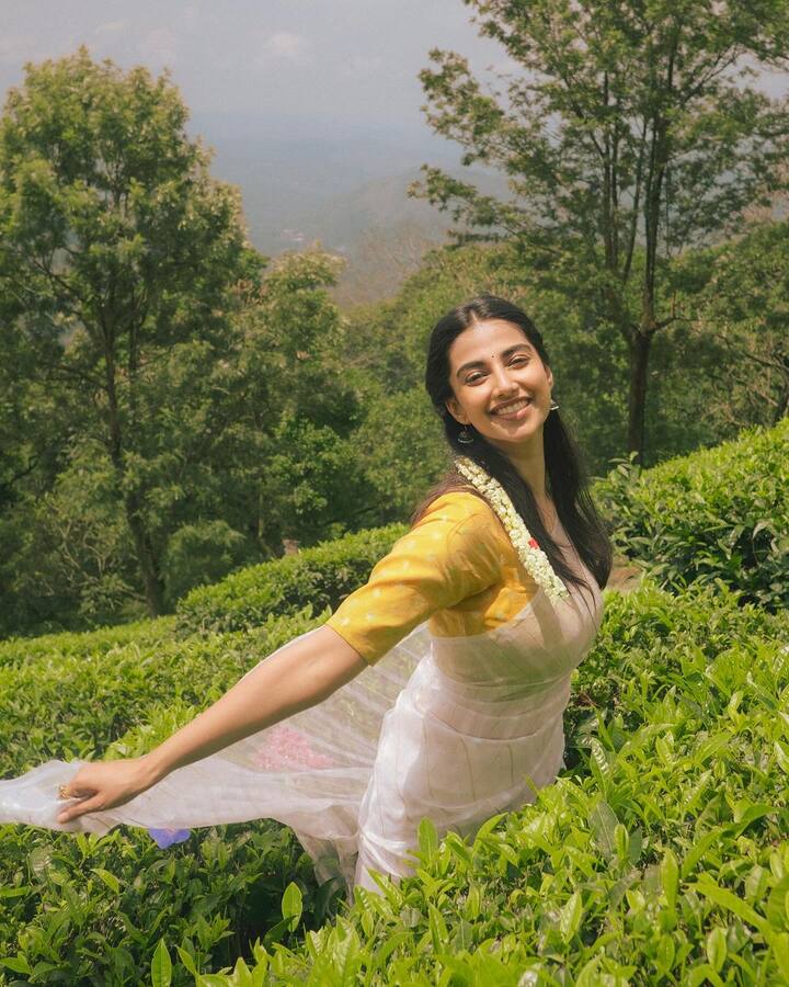 (Images Source : Instagram/Meenaakshi Chaudhary)