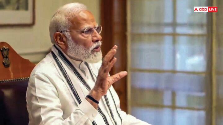 न्यूज तक के अनुसार जब वाराणसी की जनता से रोजगार, पेपर लीक, महंगाई को लेकर बात की गई तो युवाओं का कहना था की पढ़ाई तो बहुत अच्छे चल रही है, लेकिन पेपर लीक होने के कारण सरकारी नौकरियां नहीं मिल पा रही है. एक युवा ने महंगाई को लेकर कहा दूसरे ने कहा कि देश में डेवलपमेंट तो बहुत हुआ है, लेकिन सरकार ने युवाओं और स्टूडेंट को लेकर कुछ नहीं किया. सरकार के पास किसी चीज को लेकर पॉइंट ऑफ व्यू ही नहीं है.