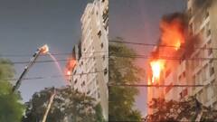 पटना के सूर्या अपार्टमेंट में लगी भीषण आग, मौके पर पहुंचीं दमकल की 20 गाड़ियां, मचा हड़कंप