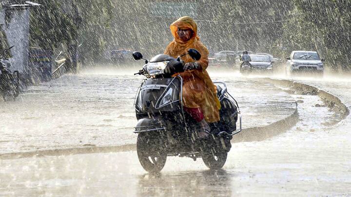 हालांकि तीखी धूप और उमस भरी गर्मी से पूर्वी बिहार को राहत मिलेगा. मौसम विभाग के अनुसार चक्रवाती तूफान रेमल के असर के कारण बिहार के पूर्वी क्षेत्र के जिलों में हल्की बारिश होने की संभावना है.