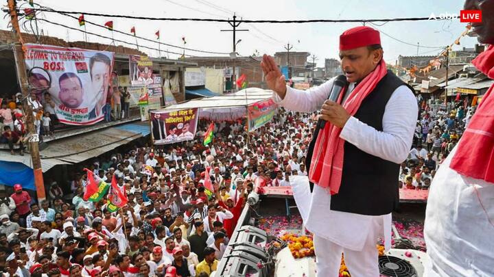 सपा अध्यक्ष ने यह भी बताया कि उन्हें कई मौकों पर ऐसा भी महसूस हुआ कि कुछ ज्यादा ही हो गया.