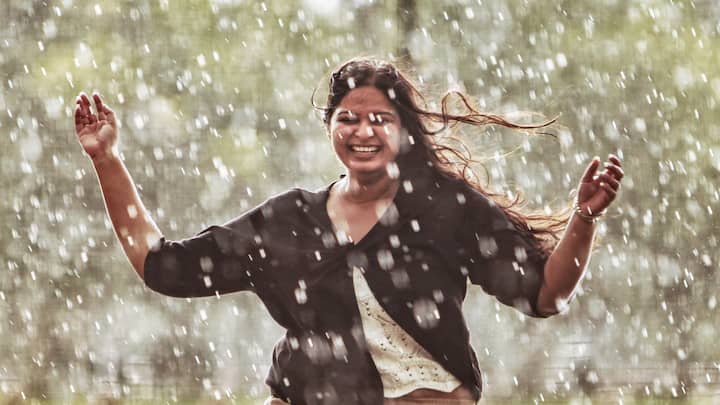 राजधानी पटना समेत पूरा बिहार गर्मी की मार झेल रहा है. सुबह 8 बजे से ही तीखी धूप से लोग परेशान हैं. लोगों को बारिश का इंतजार है.