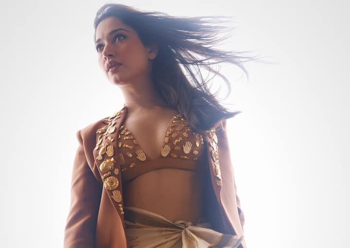 'ஜெயிலர்' படத்தில் 'காவலயா...' பாடலுக்கு கலக்கலாக நடனமாடி பட்டி தொட்டி எங்கும் கலக்கினார்.