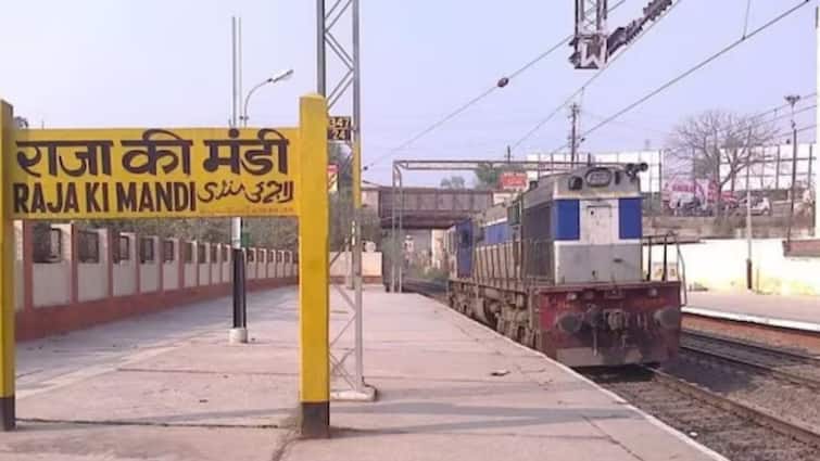 Agra Woman Jumps Raja Mandi Station Railway Track Scare Live In Partner Hits Train Kishore Agra Woman Jumps On Railway Track To Scare Live-In Partner, Gets Mowed Down By Train