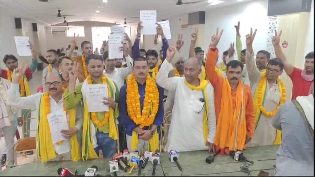 up lok sabha elections 2024 om prakash Rajbhar Suheldev Bharatiya Samaj Party 24 officials and workers resigned ann वोटिंग से पहले ओम प्रकाश राजभर को बड़ा झटका, 2 दर्जन नेताओं ने छोड़ी पार्टी, लगाए गंभीर आरोप
