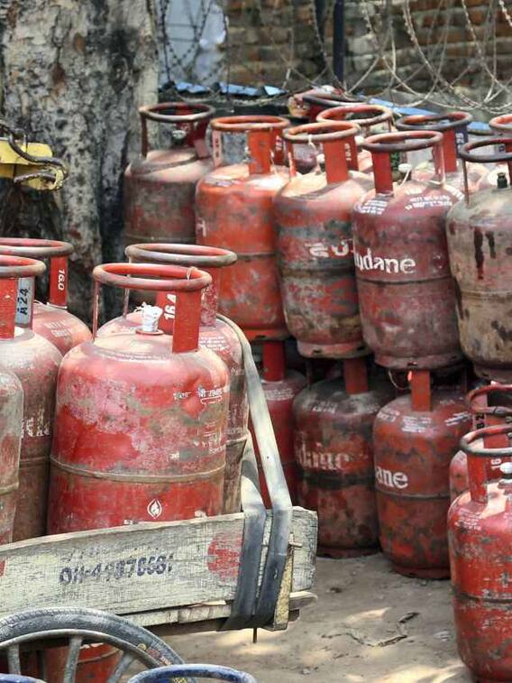 एक गैस सिलेंडर पर कितना लगता है जीएसटी?