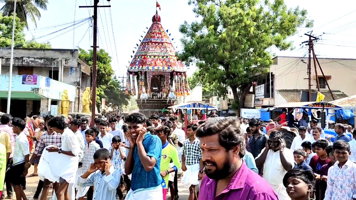 1500 ஆண்டுகள் பழமை வாய்ந்த  ஸ்ரீ ஆமருவியப்பன் பெருமாள் கோயில் திருத்தேரோட்டம் கோலாகலம்