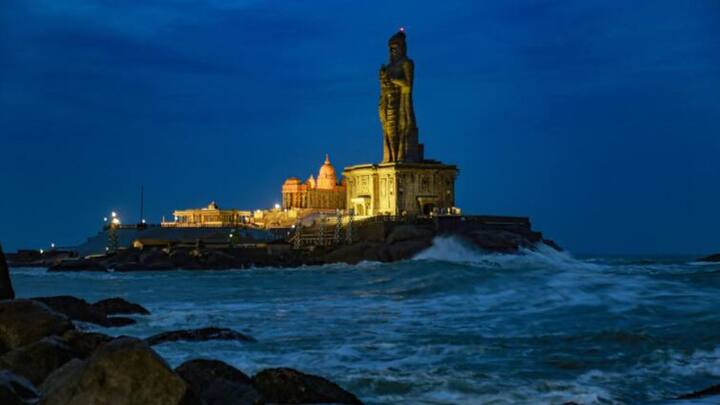 तमिलनाडु के कन्याकुमारी में बंगाल की खाड़ी, अरब सागर और हिंद महासागर का मिलन होता है. यहां पर ही विवेकानंद रॉक मेमोरियल स्थित है. इस मेमोरियल में बने ध्यान मंडपम में छह कमरे हैं. इसका आध्यात्मिक वातावरण शांतिपूर्ण ध्यान के लिए आदर्श है.