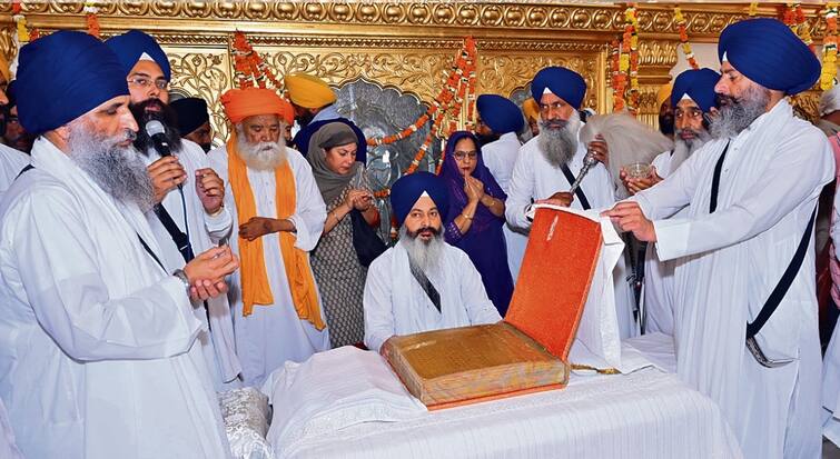 Support of Shiromani Committee to Akali Dal for Sikh votes Allegations made by the candidates of the opposition parties Amritsar News: ਸਿੱਖ ਵੋਟਾਂ ਲਈ ਅਕਾਲੀ ਦਲ ਨੂੰ ਸ਼੍ਰੋਮਣੀ ਕਮੇਟੀ ਦਾ ਸਹਾਰਾ! ਵਿਰੋਧੀ ਧਿਰਾਂ ਦੇ ਉਮੀਦਵਾਰਾਂ ਨੇ ਲਾਏ ਗੰਭੀਰ ਇਲਜ਼ਾਮ