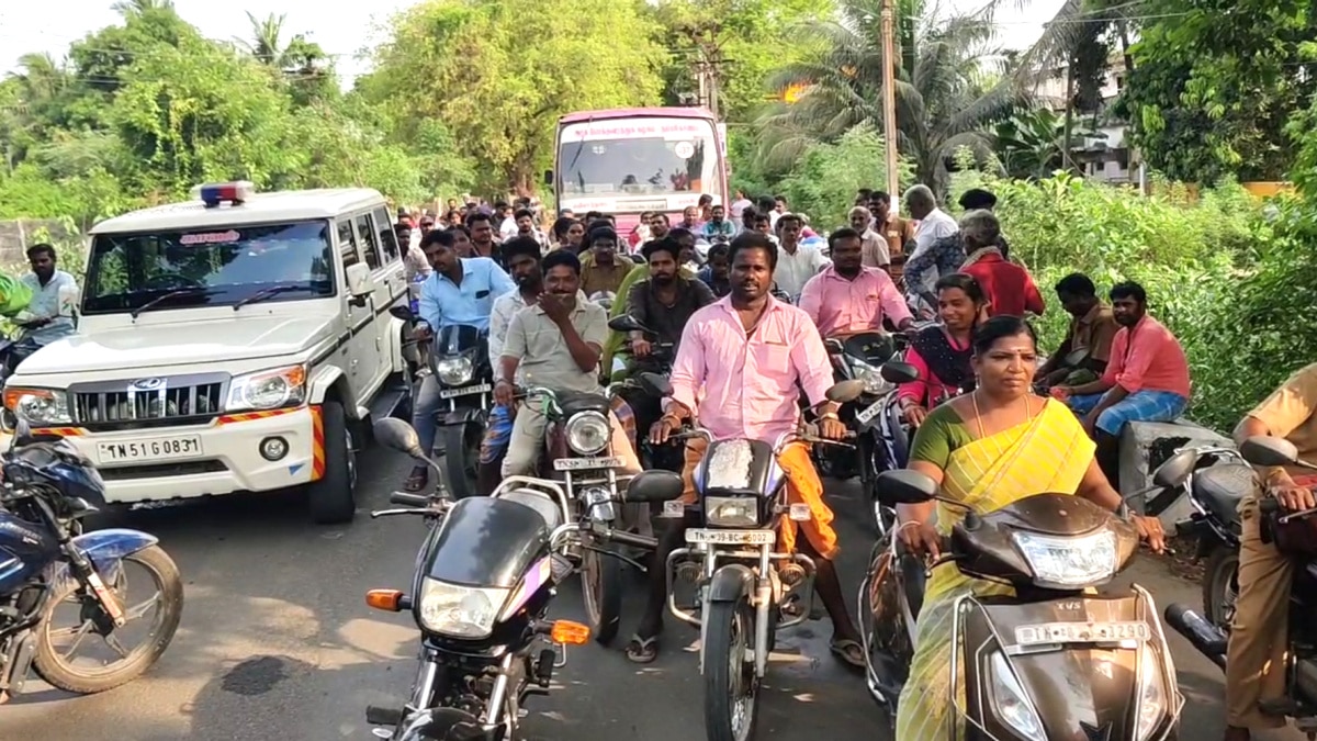 மயிலாடுதுறை அருகே கள்ளச்சாராயம் குடித்ததால் இளைஞர் உயிரிழப்பு? - மறியலில் இறங்கிய உறவினர்கள்