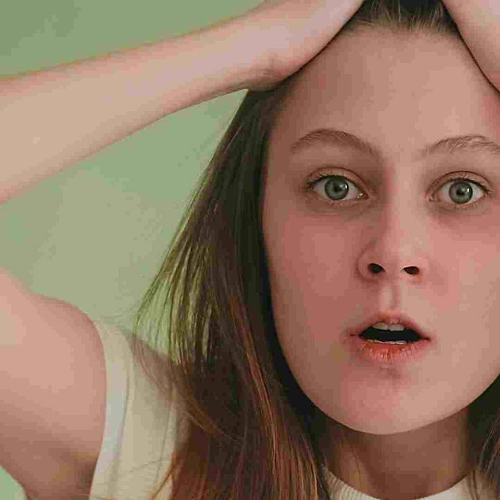 ਗੁੱਸੇ ਨੂੰ ਸ਼ਾਂਤ ਕਰਨ ਲਈ ਤੁਸੀਂ ਤਣਾਅ ਵਾਲੀ ਗੇਂਦ ਦੀ ਮਦਦ ਲੈ ਸਕਦੇ ਹੋ। ਤਣਾਅ ਵਾਲੀ ਗੇਂਦ ਇੱਕ ਲਚਕੀਲੀ ਗੇਂਦ ਹੈ ਜਿਸ ਨੂੰ ਗੁੱਸੇ ਦੀ ਸਥਿਤੀ ਵਿੱਚ ਆਸਾਨੀ ਨਾਲ ਹੱਥਾਂ ਨਾਲ ਦਬਾਇਆ ਜਾ ਸਕਦਾ ਹੈ ਤਾਂ ਜੋ ਗੁੱਸੇ ਨੂੰ ਸ਼ਾਂਤ ਕੀਤਾ ਜਾ ਸਕੇ। ਇਹ ਗੇਂਦ ਗੁੱਸੇ ਨੂੰ ਸ਼ਾਂਤ ਕਰਨ ਵਿੱਚ ਬਹੁਤ ਮਦਦਗਾਰ ਹੈ।