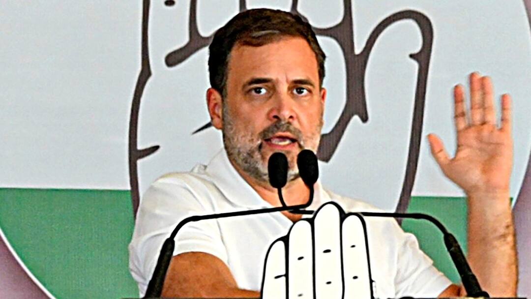 महात्मा गांधी की पहचान पर बोले PM मोदी तो मचा बवाल, राहुल गांधी का तंज- 'एंटायर पॉलिटिकल साइंस के छात्र को ही...' pm narendra modi claims world got to know mahatma gandhi from movie Mallikarjun Kharge rahul gandhi Entire Political Science student needed to watch film महात्मा गांधी की पहचान पर बोले PM मोदी तो मचा बवाल, राहुल गांधी का तंज- 'एंटायर पॉलिटिकल साइंस के छात्र को ही...'