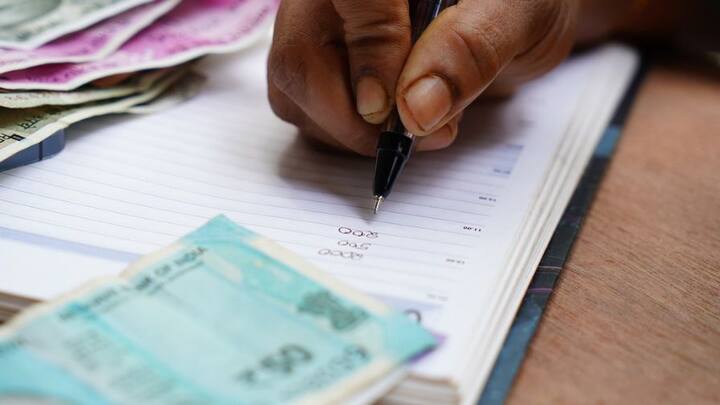 দেশের বেকার যুবকদের জন্য কর্মসংস্থানের সুযোগ করে দিতে, ক্ষুদ্র ব্যবসায়ীদের ব্যবসাকে আরও সমৃদ্ধ করতে এই প্রকল্প চালু করা হয়েছিল। ছবি- পিক্সাবে