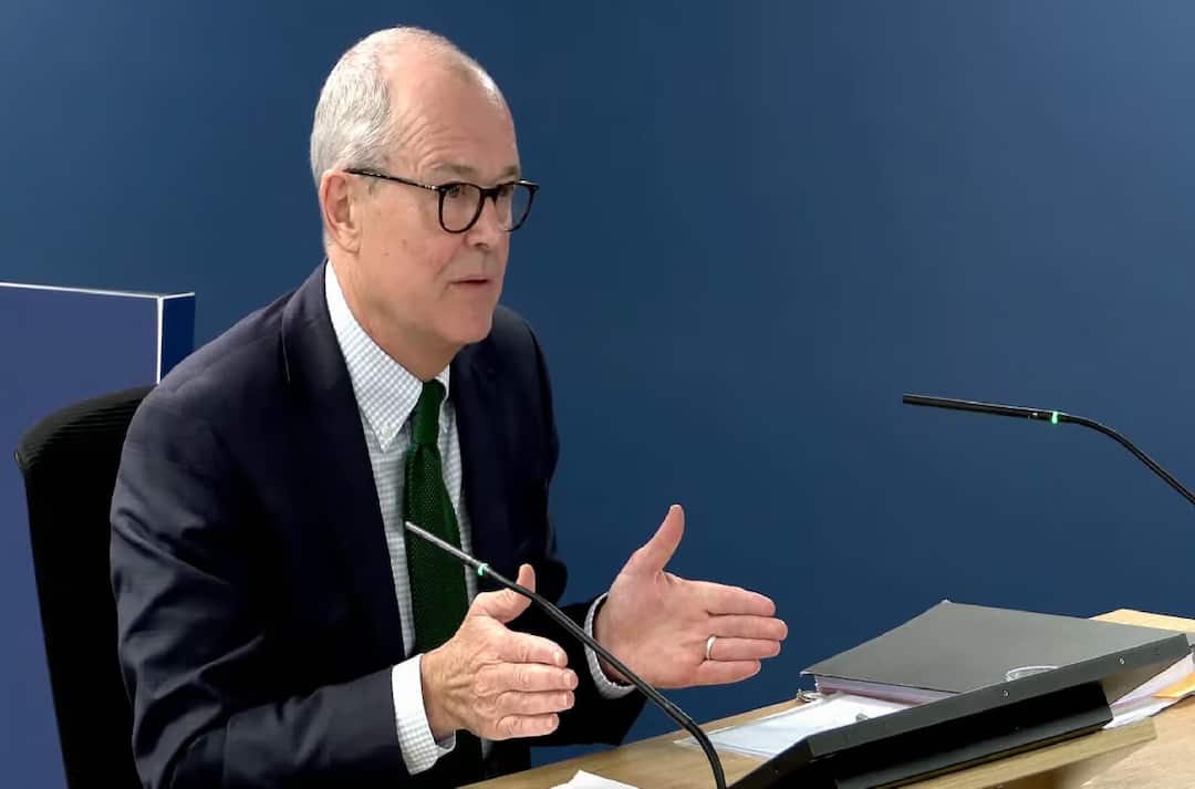 Corona Virus Alert Former Chief Scientific Advisor of Britain Patrick Vallance expressed concern Corona is coming again Corona Virus Alert : दुनियाभर में आने वाली है कोरोना से भी खतरनाक महामारी, एक्सपर्ट ने जताई चिंता