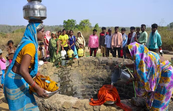 मौसम विभाग के मुताबिक, पंजाब, हरियाणा, पश्चिमी उत्तर प्रदेश, राजस्थान और मध्य प्रदेश में मंगलवार को भी लू की स्थिति बनी रही, लेकिन बुधवार से स्थितियों में सुधार होना शुरू हो जाएगा. कल से ही कुछ राहत मिलेगी.