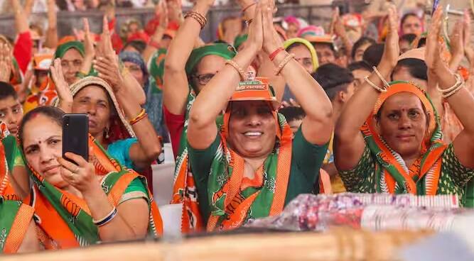 તેમણે આગળ કહ્યું- ભાજપે ત્યાં જેજેપી સાથેના સંબંધો કાપી નાખ્યા છે અને આઈએનએલડી સાથેના સંબંધો કાપી નાખ્યા છે. આ બંને પક્ષોએ પોતાના ઉમેદવારો ઉભા રાખ્યા છે. અહીં મોટાભાગે કોંગ્રેસમાંથી જાટ ઉમેદવારો ઊભા છે અને હરિયાણામાં ભાજપનું રાજકારણ સંપૂર્ણપણે જાટ વિરોધી રાજકારણ છે.