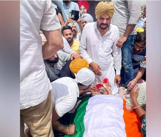 ਦੱਸ ਦੇਈਏ ਕਿ ਮੌਤ ਤੋਂ ਬਾਅਦ ਸਿੱਧੂ ਦੇ 7 ਗਾਣੇ ਰਿਲੀਜ਼ ਹੋਏ। ਇਹ ਐੱਸਵਾਈਐੱਲ- 24 ਜੂਨ, 2022, ਵਾਰ- 8 ਨਵੰਬਰ, 2022, ਮੇਰਾ ਨਾਂ- 7 ਅਪ੍ਰੈਲ, 2023, ਚੋਰਨੀ- 7 ਜੁਲਾਈ 2023, ਵਾਚ-ਆਊਟ- 12 ਨਵੰਬਰ, 2023, 410- 10 ਅਪ੍ਰੈਲ, 2024, ਡਰਿਪੀ- 2 ਫ਼ਰਵਰੀ, 2024।