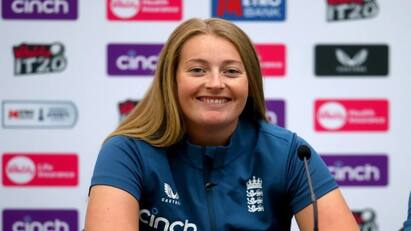 England Sophie Ecclestone becomes fastest woman to pick 100 ODI wickets Fastest 100 Wickets: அதிவேகமாக 100 விக்கெட்டுகள்! 21 ஆண்டுகால சாதனையை முறியடித்த இங்கிலாந்து வீராங்கனை!