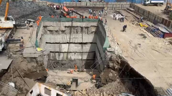 बुधवारी 0रात्री 9:30 वाजताच्या सुमास ही दुर्घटना घडली आहे. सध्या जेसीबीचा चालकाला रेस्क्यू करण्याचं काम सुरु आहे.