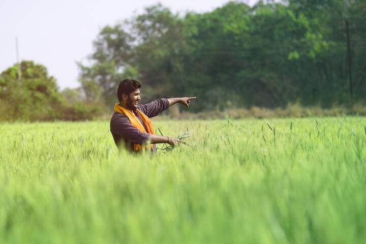 इस योजना के तहत किसानों के अकाउंट में प्रत्येक 4 महीने के अंतराल में किस्त डाली जाती है.