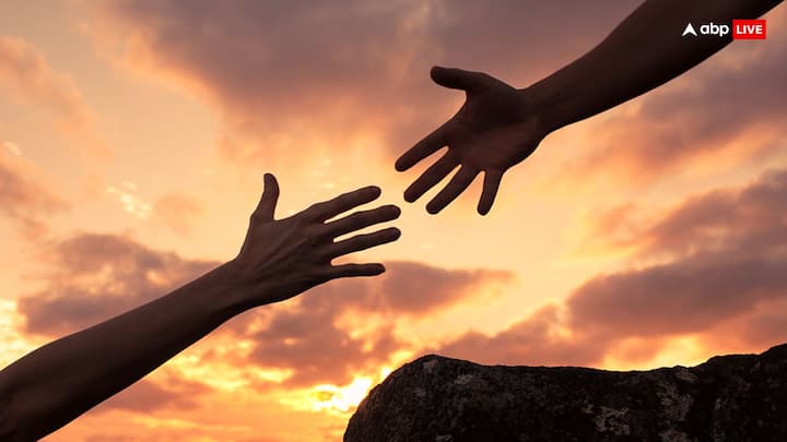 नेकी का अर्थ है किसी का भला करना और सहायता निस्वार्थ भाव से ही करना चाहिए. कुछ पाने की चाह में नहीं.