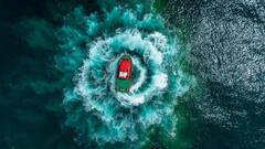 पृथ्वी अपने केंद्र पर घूमती रहती है तो फिर कैसे नहीं फैलता समुद्र का पानी?