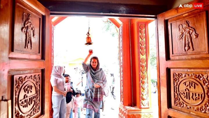 आखिरी चरण के चुनाव के लिए प्रचार-प्रसार आज गुरुवार (30 मई) को थम जाएगा. ऐसे में आज कई नेताओं का जमावड़ा हिमाचल प्रदेश पहुंचा हुआ है. वहीं, अखिल भारतीय कांग्रेस कमेटी की राष्ट्रीय महासचिव प्रियंका वाड्रा अपनी बेटी के साथ गुरुवार सुबह जाखू स्थित हनुमान मंदिर पहुंची.