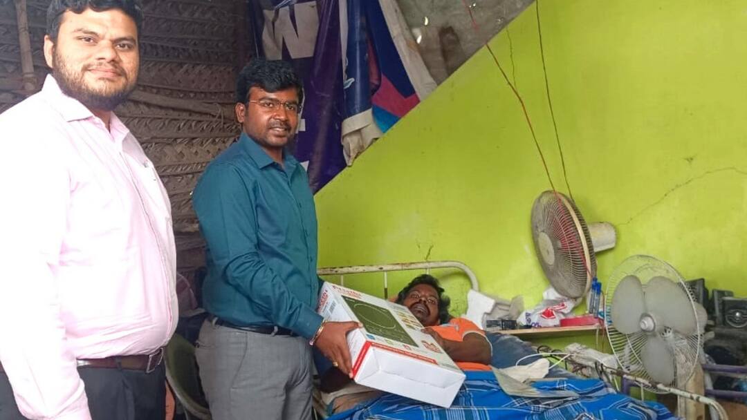 இப்படி ஒரு மாவட்ட ஆட்சியரா..! வாட்ஸ் அப்பில் வந்த மனு.. நேரில் சென்று நடவடிக்கை..